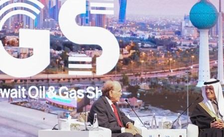 عبدالعزيز بن سلمان: أتواجد بالكويت وسط «عائلتي الممتدة»