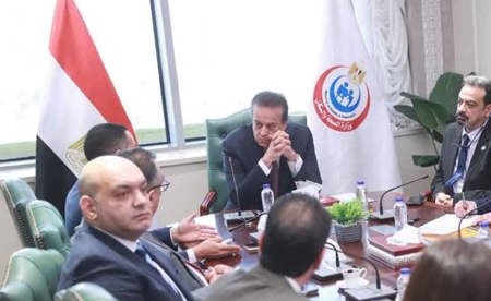 «الصحة» تناقش إنشاء مراكز متخصصة لعلاج الأورام والإشعاع في الصعيد
