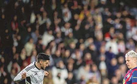 فليك بعد تأهل برشلونة لنصف نهائي الكأس: نحقق أهدافنا بالقوة الذهنية
