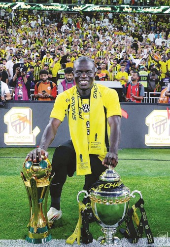 كانتي يغادر الاتحاد بعدما توج معه بلقب الدوري السعودي