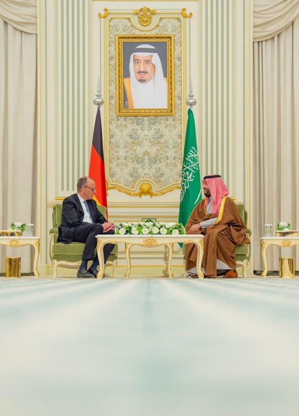 ولي العهد السعودي والمستشار الألماني يبحثان العلاقات الثنائية والمستجدات الإقليمية والدولية