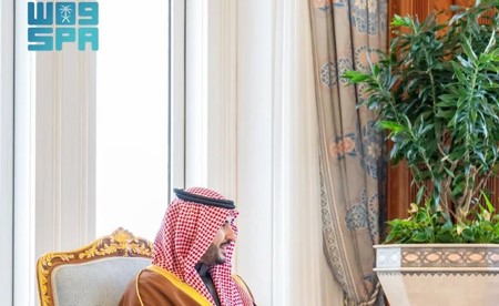 أمير قطر ووزير الدفاع السعودي يبحثان في الدوحة العلاقات الثنائية والتطورات في المنطقة