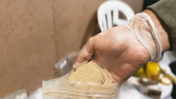 «الداخلية»: ضبط 10 كيلو هيروين نقي وشبو بحوزة آسيوي