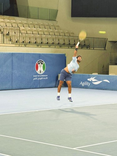 قبازرد والعبدالله إلى الدور الثاني في دولية الكويت لتنس المحترفين