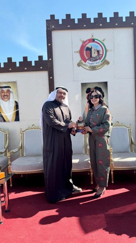 د. مساعد الشمري مدير الشؤون التعليمية في منطقة مبارك الكبير مكرما دلال العلي