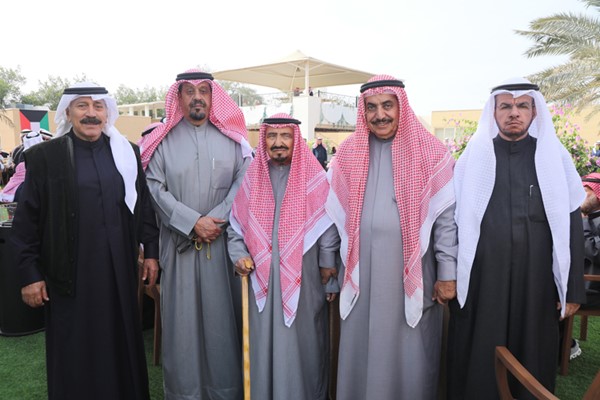 راشد الجويسري ومحمد الصواغ ومحمود الدوسري مع بعض المدعوين
