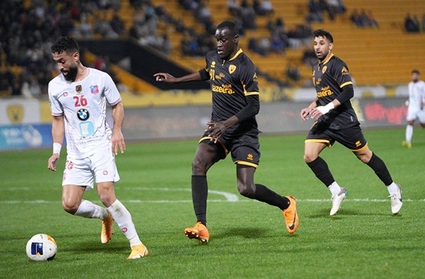 قمة القادسية والكويت تنتهي بالتعادل