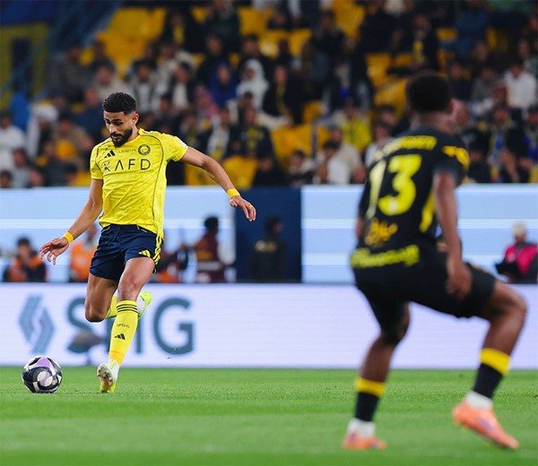 النصر يحسم "الكلاسيكو" ويصعق الاتحاد بثنائية قاتلة بالدوري السعودي