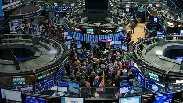 "داو جونز" يرتفع فوق مستوى 50 ألف نقطة لأول مرة تاريخياً