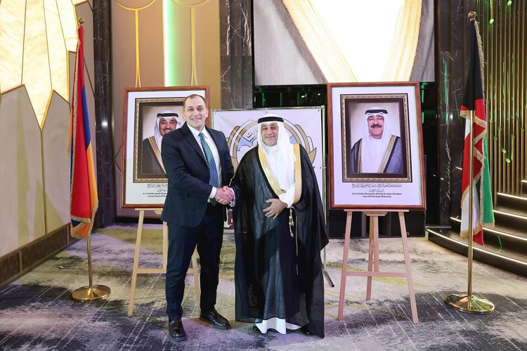 سفيرنا لدى أرمينيا محمد العريفان خلال الاحتفال بالأعياد