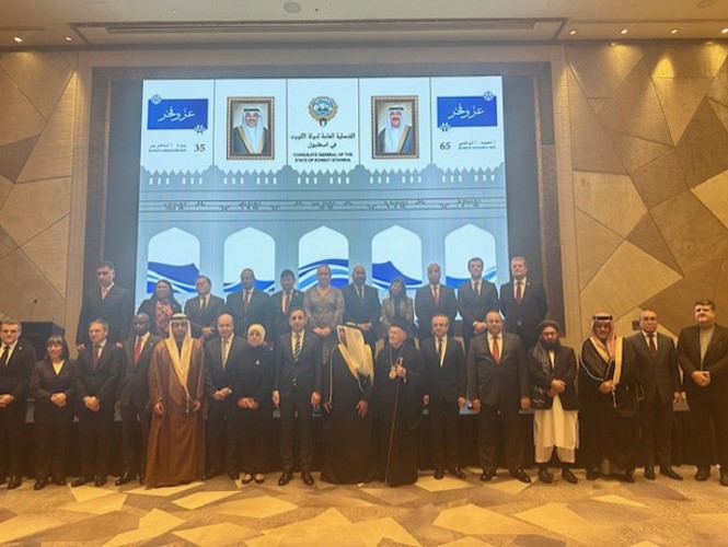 القنصل العامفي مدينة إسطنبول محمد الشرجي مع الحضور خلال الاحتفال