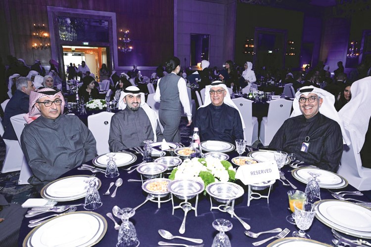 صلاح الفليج ومحمد العثمان وعماد العبلاني وهشام النصف