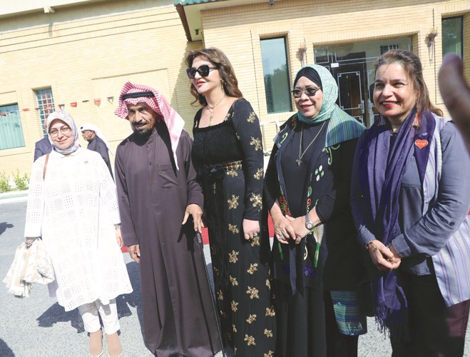 الشيخ علي الجابر وحرمه مع سفيرتي تركيا طوبى سونمز وإندونيسيا لينا ماريانا ورئيسة بعثة موئل الأمم المتحدة د.أميرة الحسن