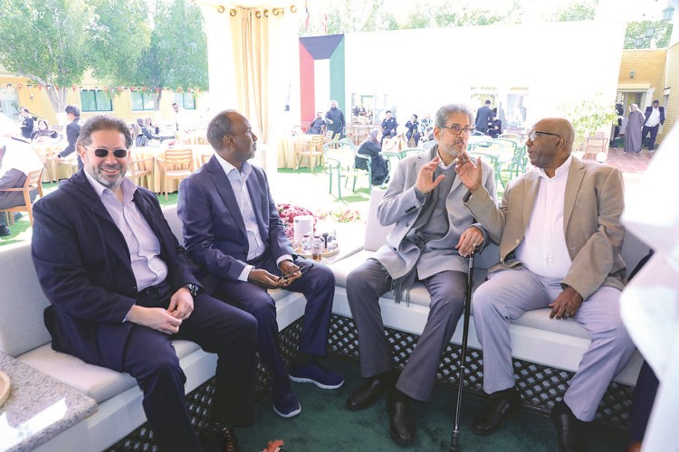 سفراء السودان عوض الكريم الريح بلة وليبيا سليمان الساحلي 
والقائم بالأعمال في سفارة سورية تميم مدني