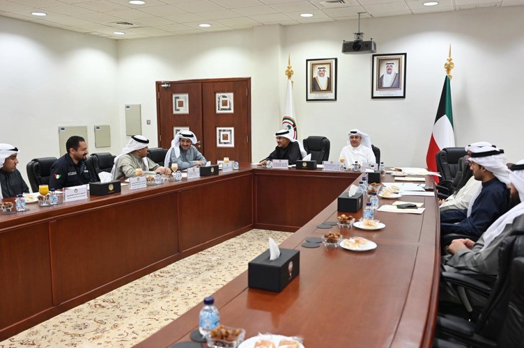 لجنة الخدمات العامة بمجلس محافظة الجهراء ناقشت عدداً من الملفات المرورية والخدمية