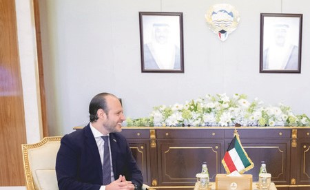 وزير الديوان الأميري بحث مع سفراء جورجيا ولبنان والسلفادور تعزيز العلاقات على مختلف الأصعدة