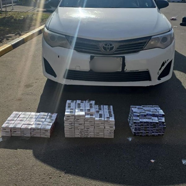 جمارك النويصيب تحبط خمس ضبطيات تهريب سجائر وتضبط "1.639" علبة مخبأة داخل مركبات
