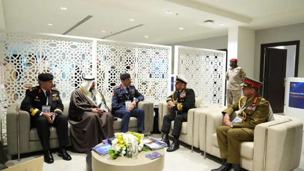 رئيس الأركان يحضر معرض الدفاع العالمي 2026 في السعودية