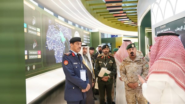 رئيس الأركان العامة الفريق الركن خالد الشريعان ووكيل وزارة الدفاع الشيخ د.عبدالله المشعل خلال حضورهما معرض الدفاع العالمي 2026 في السعودية 