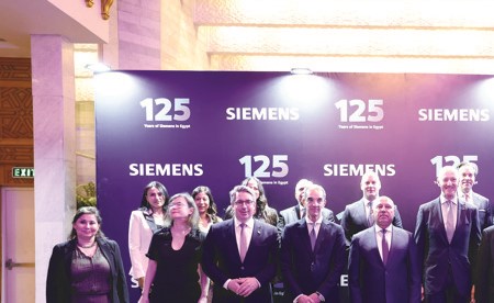 كامل الوزير يؤكد أهمية مشروع القطار الكهربائي السريع والتحول الرقمي في دعم مجالي النقل والصناعة