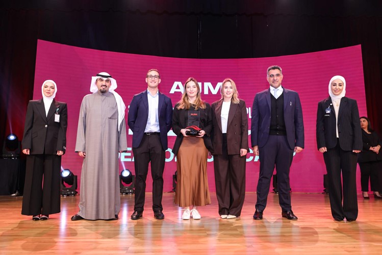  وياي و AUM يطلقان تحدي الابتكار الطلابي بالتعاون مع Plug and Play 