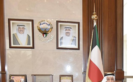 وزير شؤون مجلس الوزراء بحث مع السفير اللبناني تعزيز العلاقات الثنائية