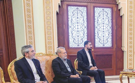 سلطان عُمان يستقبل لاريجاني ويبحث معه مستجدات المفاوضات الأميركية - الإيرانية