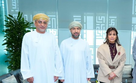 مديرة جامعة الكويت استقبلت السفير العُماني