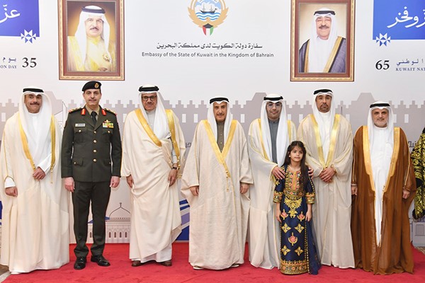 القائم بالأعمال بالإنابة بسفارتنا لدى البحرين المستشار يوسف البنوان ونائب رئيس وزراء البحرين الشيخ خالد آل خليفة ووزير الخارجية عبداللطيف الزياني خلال الاحتفال