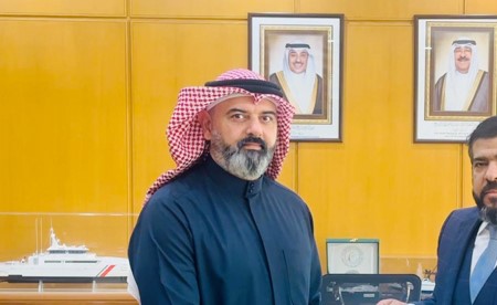 مدير الزراعة تسلم تقريراً بشأن تعويضات إنفلونزا الطيور للمزارع المتضررة عام 2021