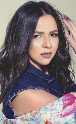 إيمي سمير غانم: لا أعرف ياسمين عبدالعزيز «ومالناش دعوة ببعض»!