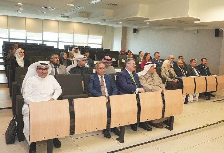 جانب من اجتماع وزارة الصحة مع ممثلين عن عدد من المستشفيات والشركات الطبية الأميركية