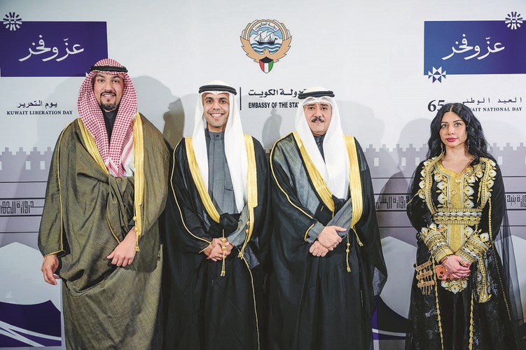 القائم بالأعمال بالإنابة لدى سفارتنا بهولندا السكرتير الأول إبراهيم الدعي مع المشاركين