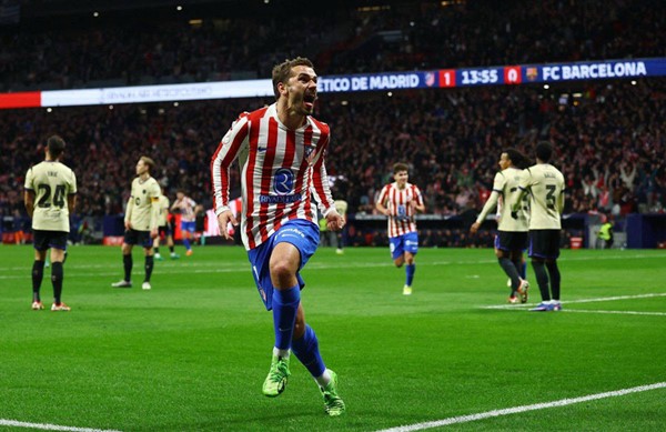 أتلتيكو مدريد يكتسح برشلونة برباعية تاريخية