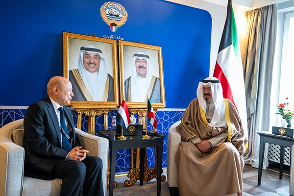 رئيس الوزراء يلتقي رئيس مجلس القيادة الرئاسي اليمني على هامش أعمال مؤتمر ميونيخ للأمن