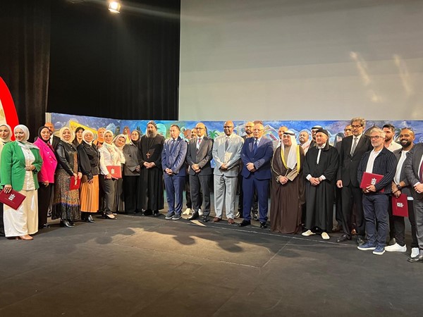 45 فنانا من مصر والكويت يبدعون جدارية مشتركة بعنوان "معا في حب الكويت"