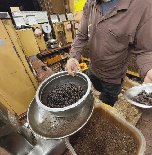 الباحث في التاريخ شارل الحايك لـ الأنباء : القهوة هي قهوة والتركية تسمية حديثة لها علاقة بأوروبا