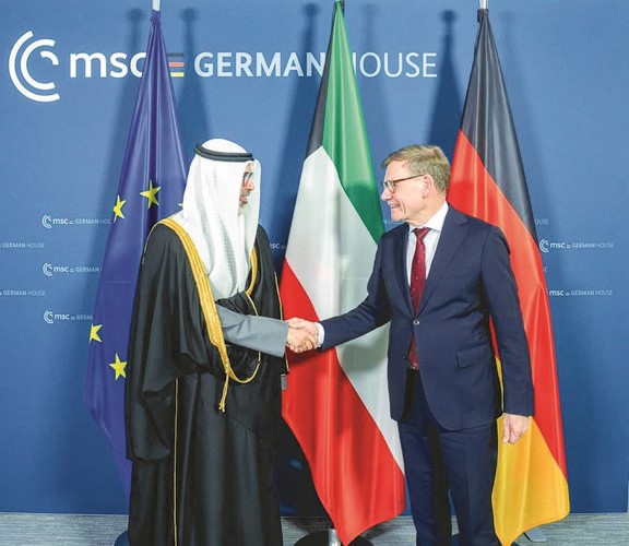 وزير الخارجية الشيخ جراح الجابر خلال لقائه وزير خارجية ألمانيا الاتحادية يوهان فاديفول