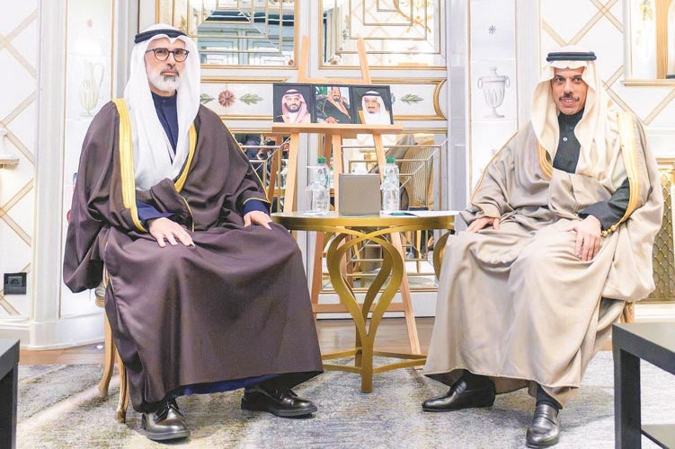وزير الخارجية بحث تعزيز العلاقات الثنائية مع عدد من نظرائه
