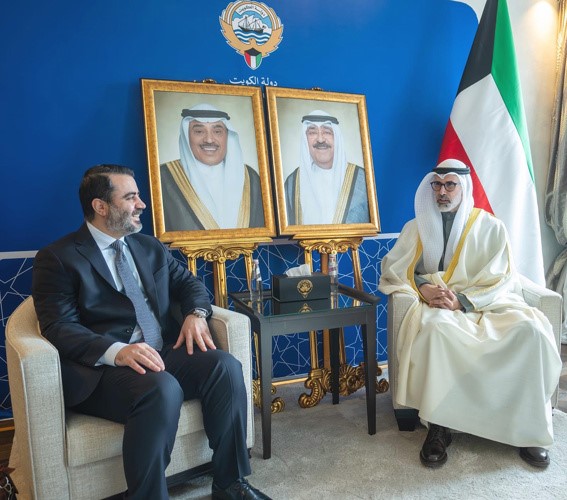 وزير الخارجية الشيخ جراح الجابر خلال لقائه وزير الخارجية والمغتربين في الجمهورية العربية السورية الشقيقة أسعد الشيباني