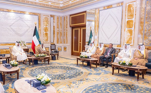 الأمير يستقبل رئيس المجلس الأولمبي الآسيوي رئيس اللجنة الأولمبية القطرية