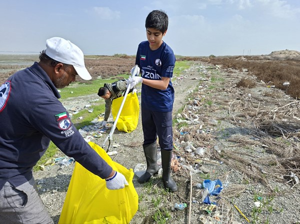 رفع طن من المخلفات البلاستيكية من ساحل محمية الجهراء الطبيعية