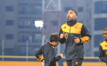 «الأصفر» يستعد للعين في ملعب «القطارة»