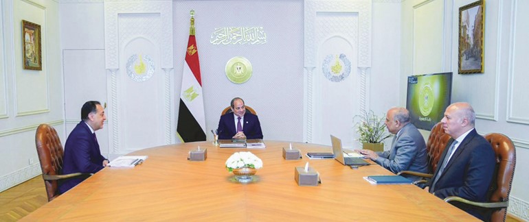 جانب من اجتماع الرئيس عبدالفتاح السيسي مع د.مصطفى مدبولي رئيس مجلس الوزراء وم.محمود عصمت وزير الكهرباء والطاقة المتجددة