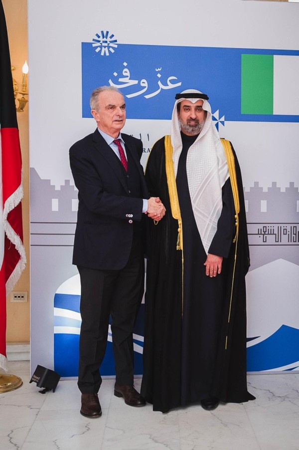  سفير الكويت لدى إيطاليا ناصر القحطاني مع رئيس الطيران المدني الإيطالي بييرلويجي دي بالما