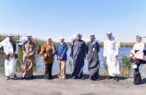 الشيخة تماضر الخالد في لقطة جماعية خلال الجولة