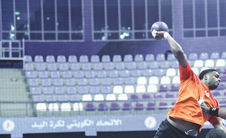 تعادل «البرتقالى» و«الأبيض» في «ممتاز اليد»