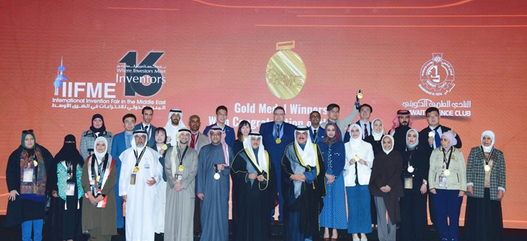 وزير التربية م.سيد جلال الطبطبائي ومدير عام المركز العلمي طلال الخرافي