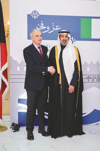 سفير الكويت لدى إيطاليا ناصر القحطاني مع رئيس الطيران المدني الإيطالي بييرلويجي دي بالما