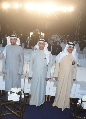 رئيس مجلس الإدارة الكابتن عبدالمحسن الفقعان متوسطا د.ناصر محيسن ودعيج العتيبي (ريليش كومار)